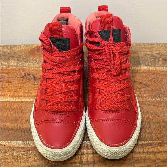 Converse Chuck Taylor Red High-Top Sneakers with Insulated Design, Mens 7 - Picture 2 of 8